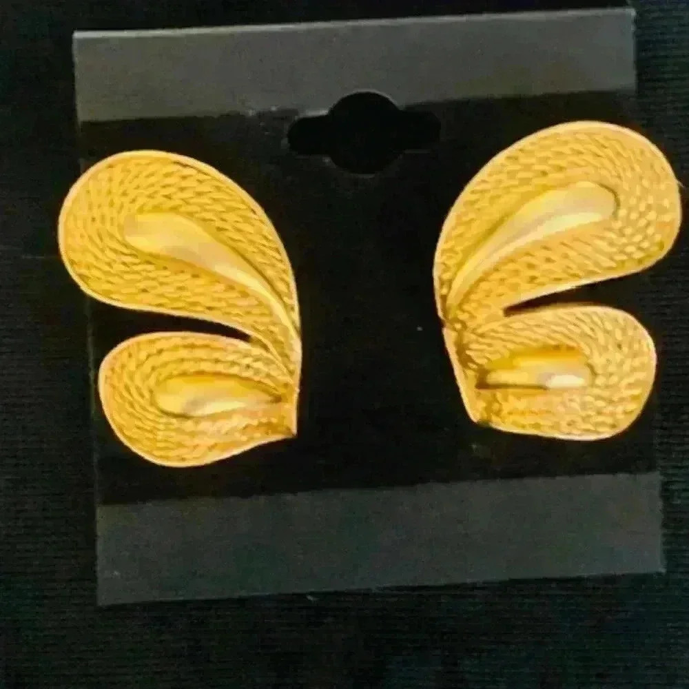 Vintage butterfly gold clip on earrings Oscar de la Renta - Picture 2 of 5